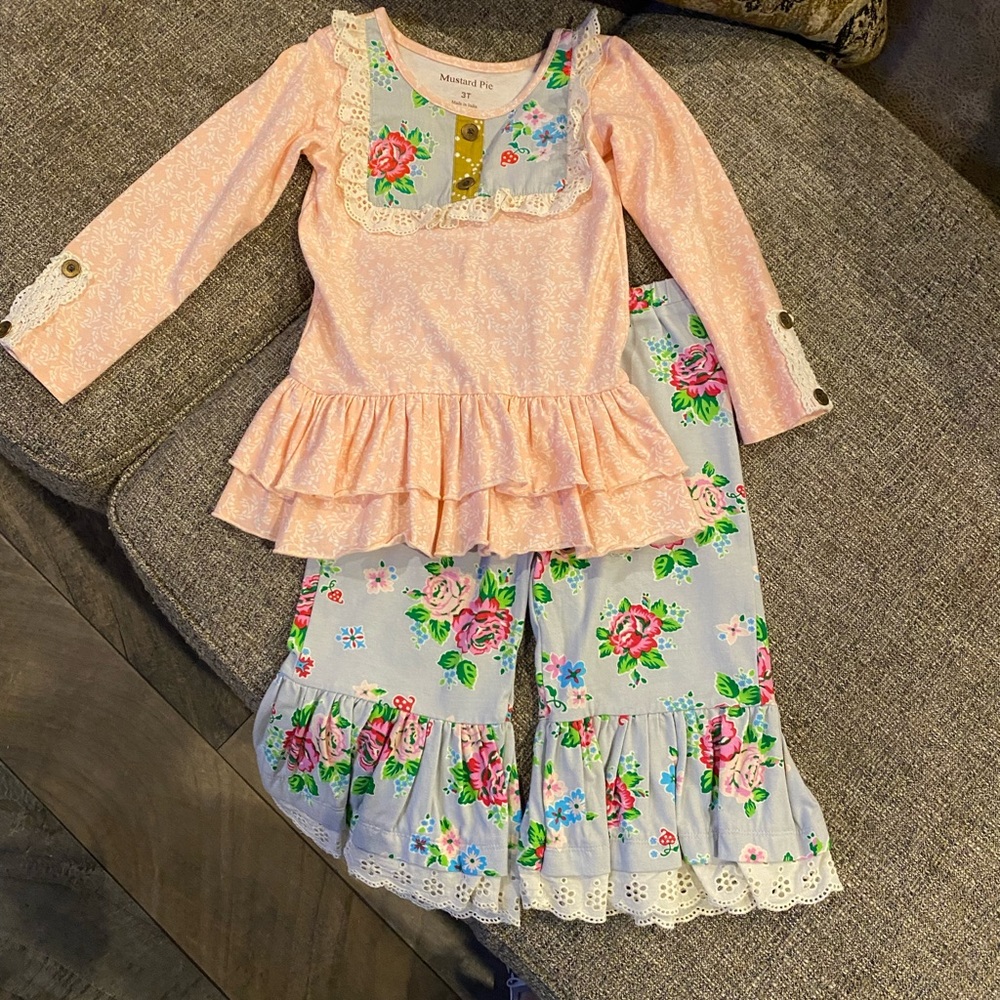 Mustard Pie Set Never Worn